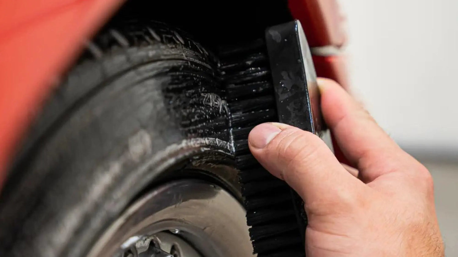 Pulizia-degli-pneumatici-ecco-come-farla-correttamente Car-Care.it
