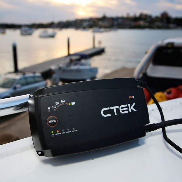 CTEK M25 — Caricabatterie Nautico 12V 25 A